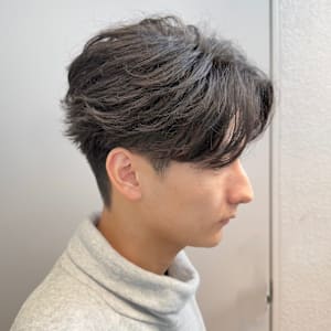 センターパート×フェザーパーマ