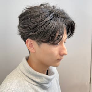 センターパート×フェザーパーマ