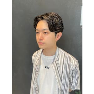 ナチュラルセンターパートヘア