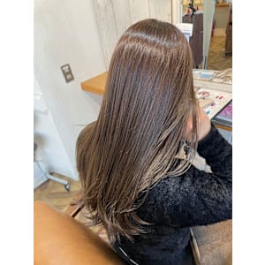 オリーブグレージュ×小野ふゆり