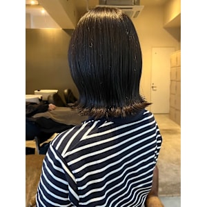 髪質改善　外ハネセミディ　地毛風カラー　黒髪ボブ　艶髪