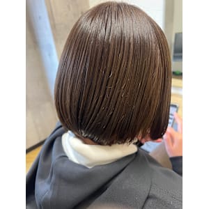 チョコレートブラウン　丸みショートボブ　ベージュカラー