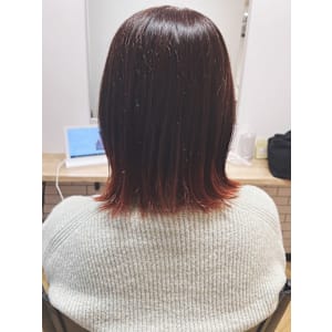 裾カラー　オレンジ　レッド系　外ハネミディアム　20代30代