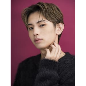 	毛流れハンサムショートセンターパートメンズ黒髪爽やか