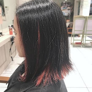 外はねインナーレッドボブ