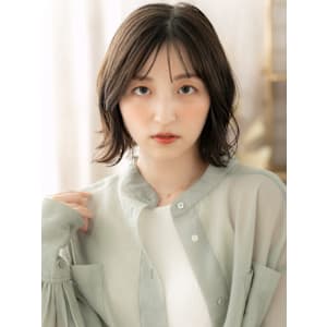 外ハネアッシュグレージュ小顔クセ毛風ボブ　韓国風巻き