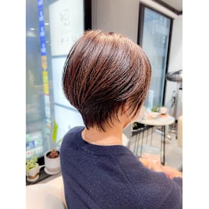 白髪ぼかしハイライトカラー30代40代50代ブルーグレージュ - Mira by KENJE【ミラバイケンジ】掲載中