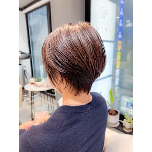 白髪ぼかしハイライトカラー30代40代50代ブルーグレージュ - Mira by KENJE【ミラバイケンジ】掲載中