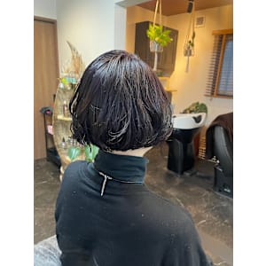 襟足ギリギリまでカット、小顔モードボブ