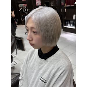 ホワイト/ショート/白髪ボカシ　岩崎錦糸町北口