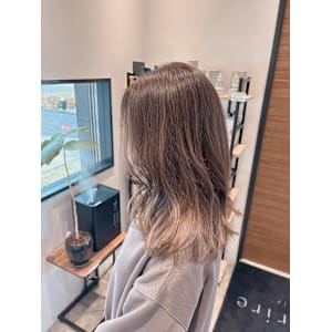 ラベンダーアッシュ - 半個室型美容室 Sourire 東比恵店【ハンコシツガタビヨウシツスーリールヒガシヒエテン】掲載中