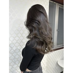 カーキベージュ