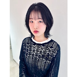 【透明感◎】ミディアムレイヤー×透明感イヤリングカラー