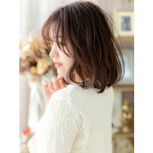 ショコラベージュ抜け感ヘアエアリーミディ　くすみベージュ