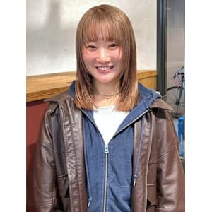 ミルクティーベージュ　透明感　顔周りレイヤー　ダブルカラー