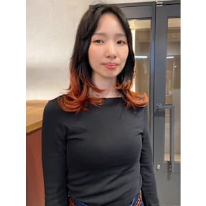 ロングレイヤー　センターパート　オレンジ　グラデーション