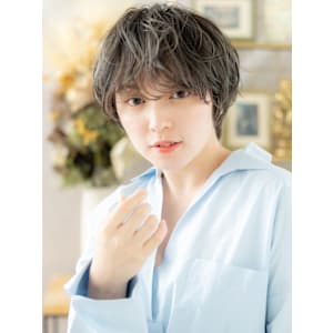 オリーブアッシュくせ毛風フェザーショート　細めハイライト