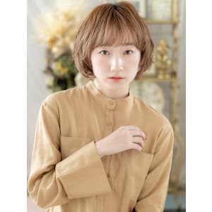 マッシュパーマ前下がりショートウルフカット　くすみベージュ