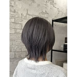 くびれボブミニウルフ透明感シルバーアッシュグレージュカラー