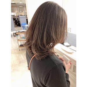 2025年大人気髪型ワンカールミディアム30代40代ヘア丸顔