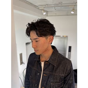 セットが簡単♪大人気フェザーパーマ！