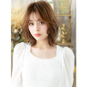 韓国風ニュアンスパーマフェザーミディアム　マロンベージュ