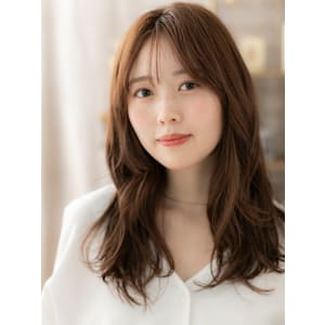 センターパート抜け感ゆるふわエアリーミディ　マロンベージュ