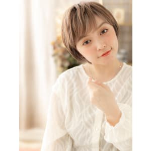 ハイライトカラーオン眉小顔こなれショート　細めハイライト