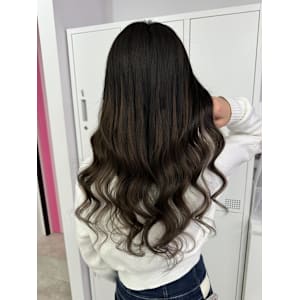 暗めアッシュブラウン×インナーシルバー