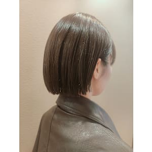 パツっとボブスタイル/ボブ/オリーブカラー【島袋蛍月】
