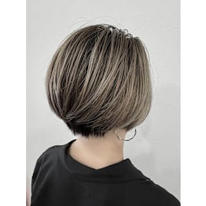 ショート×グレージュハイライト