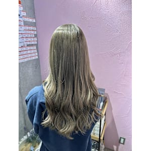 オリーブベージュ