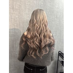 スモーキーグレー