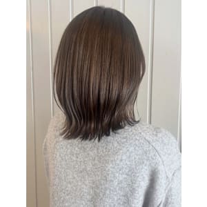 メルティーカラー　外ハネミディアム　艶カラー　レイヤーカット