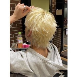 抜きっぱなしスパイキーショート - NYNY 梅田茶屋町店【ニューヨークニューヨーク ウメダチャヤマチテン】掲載中