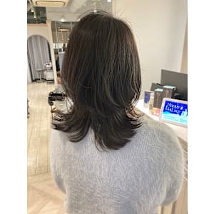 ミディアムウルフ30代40代ヘアスタイル丸顔面長赤羽美容院