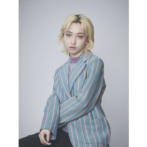 透明感ベージュセンターパートショートウルフ