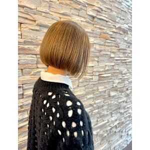 ショートボブ　切りっぱなしショートボブ30代40代50代