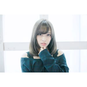 くすみベージュ/オリーブカラー/ミディアムレイヤー