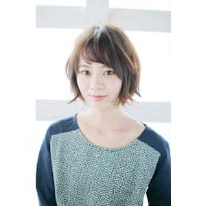 外ハネ/外ハネショートボブ/エアリーボブ/マロンベージュ