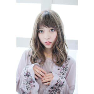 くすみベージュ/オリーブベージュ/ウェーブ巻き