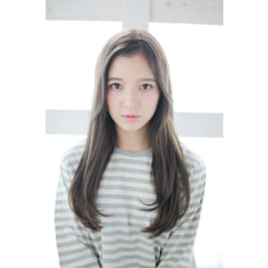 センターパート/ストレートロング/小顔/くすみベージュ