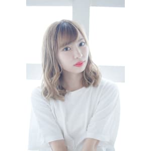 ホワイトブロンド/ミックス巻き/ミディアム