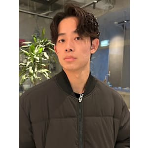 センターパート　アップバング　波巻きスパイラルパーマ　爽やか