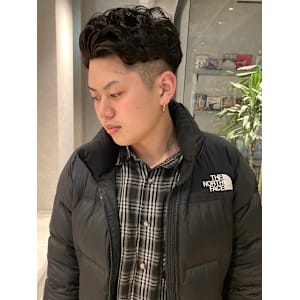 スパイラルパーマ　ツーブロック　束感　アップバング　刈り上げ