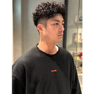 ツイストスパイラルパーマ　強めパーマ　ツーブロック　束感