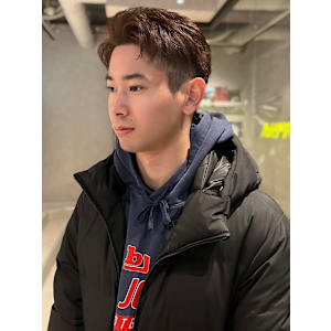 アップバング　ブラウンベージュ　ツーブロック　眉カット　