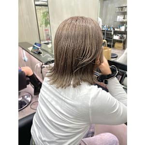 大人ボブ × スモーキーベージュ