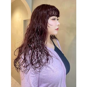 ロングパーマ×ワインレッドカラー