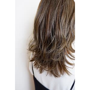 ハイライトで透明感カラー